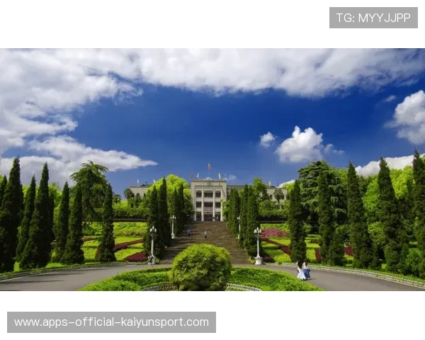 西南大学招聘教师考场考生跑步入场引热议，西南大学教师点招